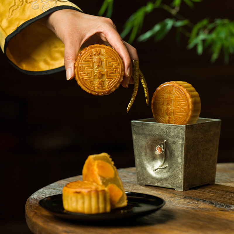 北京稻香村 印象北京廣式月餅 680g*2盒 禮盒裝包裝禮盒產(chǎn)品包裝創(chuàng)意設計欣賞(圖5)